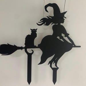 Witch and Black Cat Metal Garden Stakes, Spooky Witch Black Car Metal Yard Sign, Halloween Witch Garden Metal Sign, Witch Garden Stake