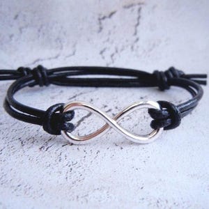 Bransoletka nieskończoności, czarna skóra, regulowana, biżuteria na związek, symbol nieskończonej miłości, prezent unisex, minimalistyczny