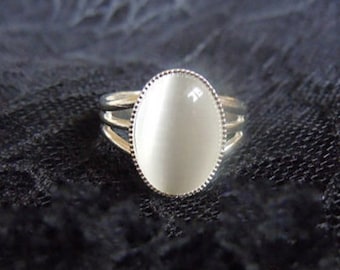 Bellas ring, vit konstopal månsten, skymningsinspirerade smycken, justerbar
