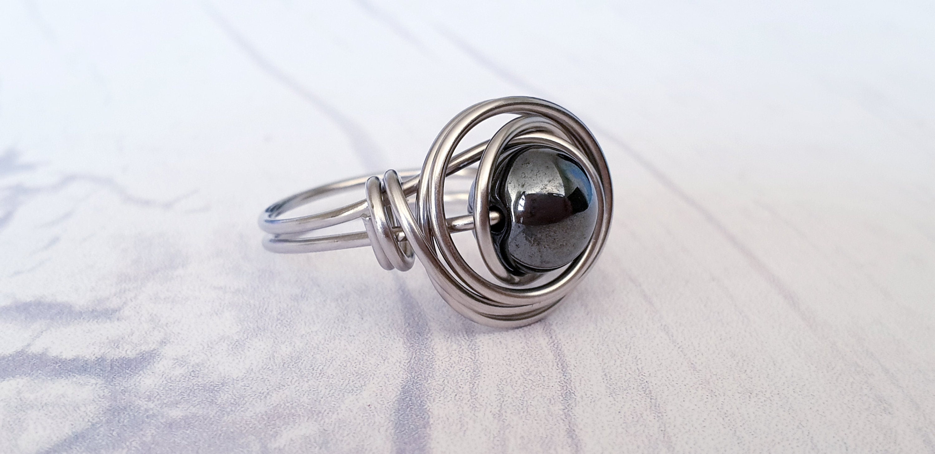 Anillo de hematita hipoalergénico anillo envuelto en | Etsy
