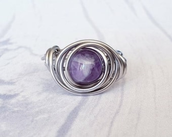 Amethyst Ring, Edelstahlring, hypoallergen Ring, Wire Wrapped Ring, Spiralring, Februar Birthstone, Statement Ring, Geschenk für sie