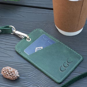 Portatarjetas de identificación de cuero personalizable, portacredencial personalizado con cordón, estuche de exhibición de identificación seguro, portaetiquetas de cuero