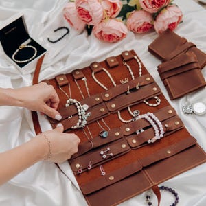 Leather Jewelry Roll Organizer – Custom Travel Case for Rings, Earrings, Necklaces – Personalized Gift for Her, Bridesmaids, Mom