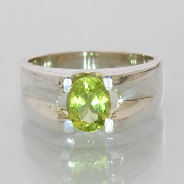 Green Peridot Gemstone Handmade 925 Silver Unisex Gents Ladies Ring size 8.5
