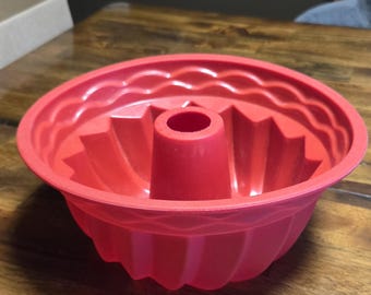 Red Silicone Fluted Cake Pan Bundt Pan