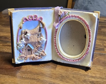 Vintage Three Little Pigs Musical Picture Frame plays London Bridge