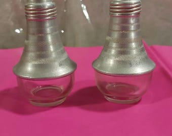 Mid-century Art Deco Phallic or Teardrop Shaped salt and pepper shaker set