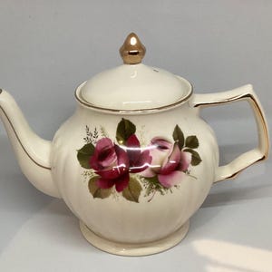 Vintage Sadler Roses  Teapot