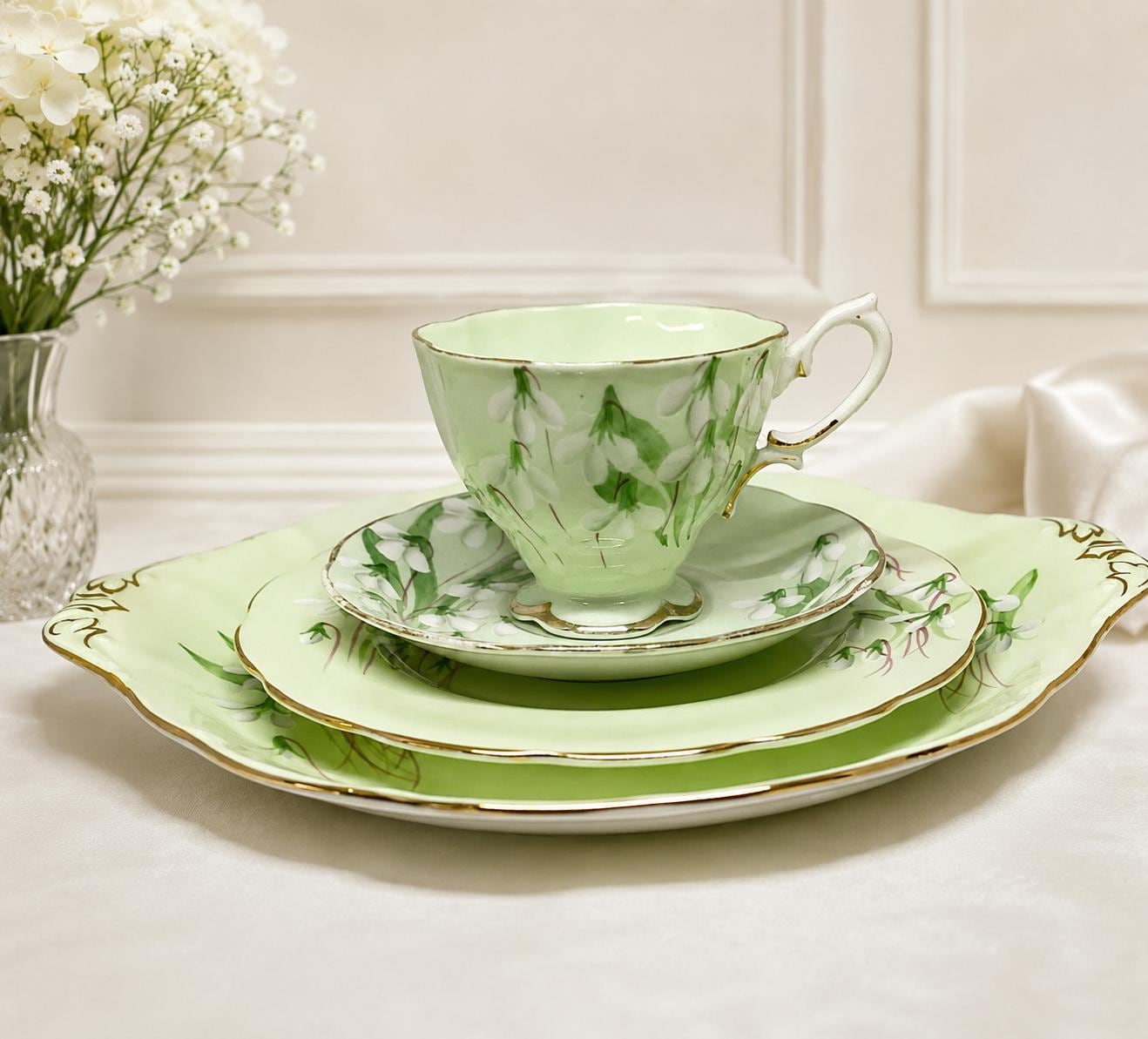 ピオフィ　ランチョン　アンリセット Royal Albert Laurentian Snowdrop Tea Set and Serving Plate - Etsy