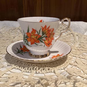 Royal Windsor Praire Lily bone china teacup and saucer