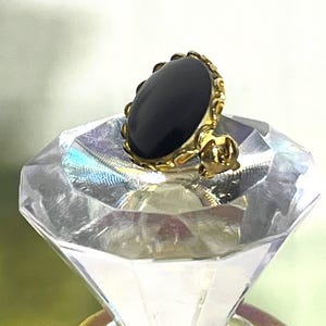 Vtg 1950s Onyx & Gold Oval Classic Mourning Pin or Brooch