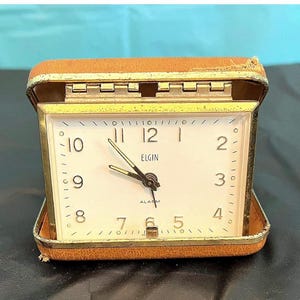 Réveil de voyage à remontage Elgin vintage