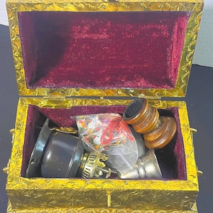Antique Vtg Treasure Chest Jewelry Box-8 Random Vtg Curated Estate Sale Pieces,Vtg Mystery Box, Surprise Box, Valentine’s Gift, Thrifter