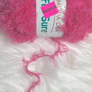 ONE Skein 3259 Moda Dea Fur Sure Totally Pink 1.76 Ounces 50 grams Super Bulky Fashion Yarn 90/10% Nylon and Acrylic HTF Discontinued image 2