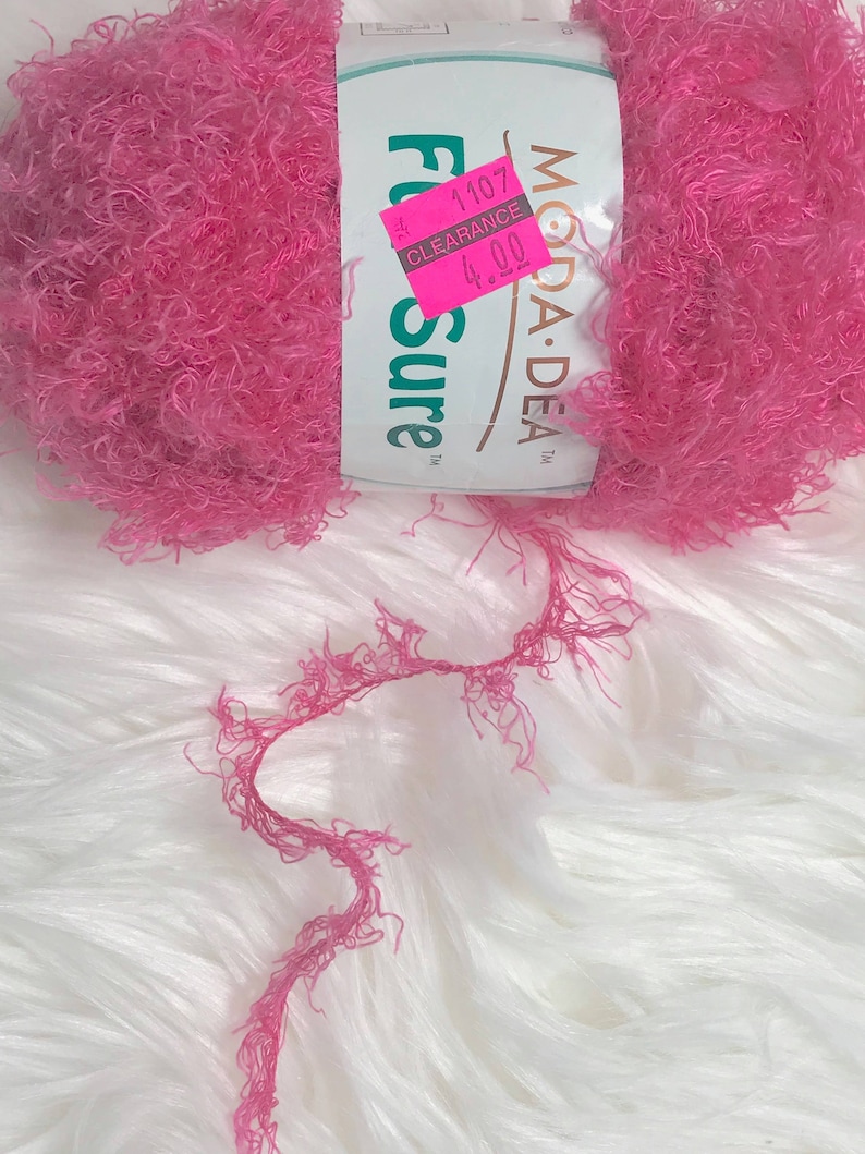 ONE Skein 3259 Moda Dea Fur Sure Totally Pink 1.76 Ounces 50 grams Super Bulky Fashion Yarn 90/10% Nylon and Acrylic HTF Discontinued image 2