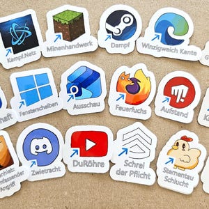 Könnte beinhalten: Eine Sammlung bunter Aufkleber mit Logos und Symbolen von Social-Media-, Gaming- und Software-Plattformen. Jeder Aufkleber hat einen weißen Rand und einen kleinen Pfeil, der auf den Text darunter zeigt.