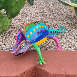 Handpainted Metal Chameleon Lizard Gecko | Yard Art Garden Decor | Artisan Made Landscape Sculpture | Farm Lawn Ornament