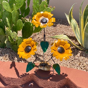 Handmade Metal Triple Sunflower | Yard Art Spring Garden Decor | Artisan Made Landscape Sculpture | Blooming Lawn Ornament