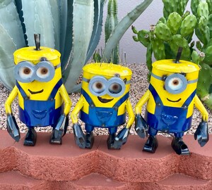Table Et Chaise Minions Pour Enfant - Bureau D'activité En Plastique Solide - À Partir De 3 Ans - Fabriqué En France