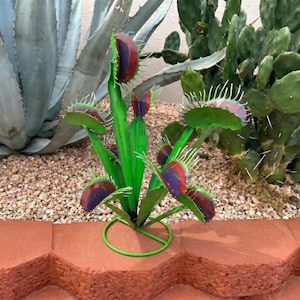 Handmade Metal Venus Flytrap Carnivorous Plant | Farmhouse Spring Yard Art Garden Decor | Artisan Made Landscape Sculpture | Lawn Ornament