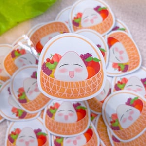 Adesivo con polpetta di riso nel cesto di frutta / adesivo fustellato in vinile da 2 pollici