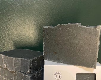 Natuurlijke zeep Tea Tree Charcoal Bar Soap # 29 dennenteer