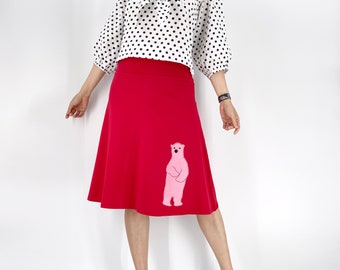 Jupe en tricot de jersey de coton rouge jusqu'aux genoux avec imprimé ours polaire blanc et dessin au trait, jupe ours polaire faite main, cadeau ours polaire pour femme