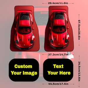 Könnte beinhalten: Rote Fußmatten für Autos mit einem Autodesign. Die Matten sind 67,5 cm lang und 29,4 cm breit. Die unteren Matten sind 34,5 cm lang und 44,5 cm breit. Die unteren Matten haben den Text "Custom Your Image" und "Text Your Here".