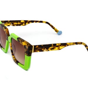 Oversized Square Sunglasses for Women – Green & Tortoiseshell Acetate Frame with 18K Gold Details – Gradient Brown Anti-Reflective Lenses