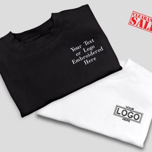 Personalisiertes besticktes T-Shirt, benutzerdefinierter Text / Zitat auf linkem Brest-Design mit Rundhalsausschnitt, passende Unisex-T-Shirts, 100% Baumwoll-T-Shirts, Halloween-Geschenke