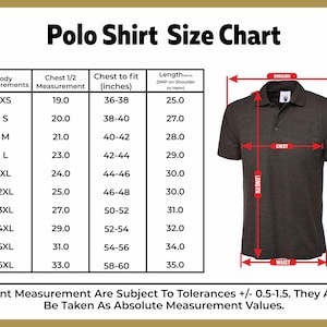 K&ouml;nnte beinhalten: Eine Gr&ouml;&szlig;entabelle f&uuml;r Poloshirts mit Ma&szlig;en in Zoll f&uuml;r Brust, L&auml;nge und K&ouml;rperma&szlig;e. Die Tabelle zeigt Gr&ouml;&szlig;en von XS bis 6XL. Die Tabelle enth&auml;lt auch ein Diagramm eines Poloshirts mit beschrifteten Ma&szlig;en f&uuml;r Brust, L&auml;nge und Taille.
