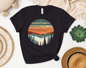 Camiseta retro con atardecer y pinos, camiseta con estampado de naturaleza y aventura, camiseta vintage de camping, camiseta de senderismo de montaña, regalo para exteriores para él o ella.