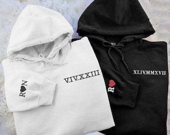 Bestickter römische Ziffer Hoodie, benutzerdefinierter Jahrestag Datum Hoodie, Initialen auf dem Ärmel, Valentinstag Paar passende Hoodies, Geschenk für Freund