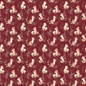 Può includere: Un motivo ripetuto di volpi ad acquerello nei toni dell'arancione e del bianco, intervallate da rametti di foglie, su uno sfondo rosso scuro. Le volpi sono raffigurate in posizione seduta, creando un design stravagante e ispirato alla natura.
