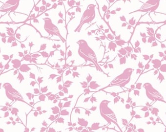 ¡Siluetas de pájaros rosas sobre fondo blanco! Tela 100 % algodón. NUEVO diseño bonito. Tamaños: metros, anchos, largos y cuartos. Acolchado, patchwork, manualidades, costura, jardín salvaje.