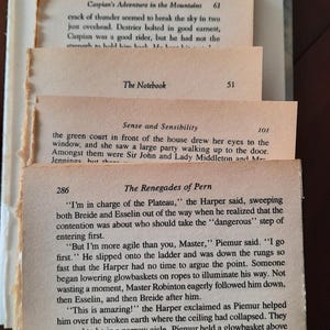 Pages de livres vintage, éphémères pour le scrapbooking et les travaux manuels en papier