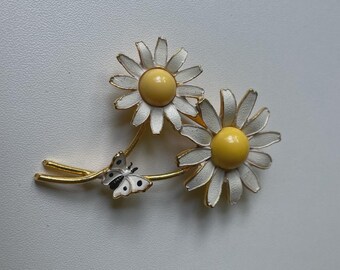 4 Vintage Brooch Pin Set: Gold Tone & Retro Costume Jewelry