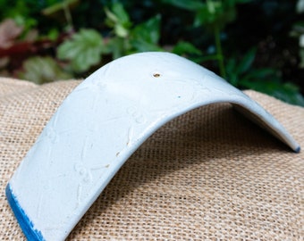 Handcrafted White Ceramic Incense Holder with Blue-Tipped Arched Design, Modern, Minimalist Burner for Aromatherapy and Meditation Decor