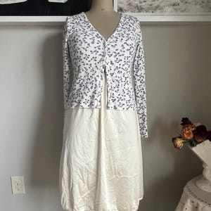 vintage cream slip skirt with scalloped trim / size small slip skirt / off white slip skirt