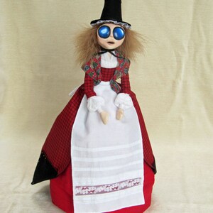 Gwyneth A Traditional Welsh Lady Art Doll image 3