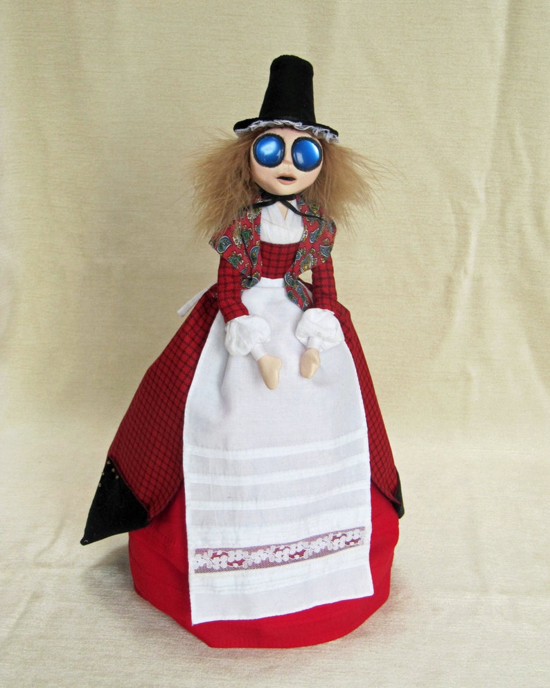 Gwyneth A Traditional Welsh Lady Art Doll image 3