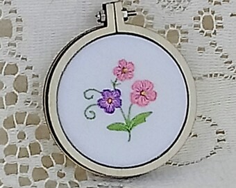 Mini Embroidery - Tiny Pink Flowers