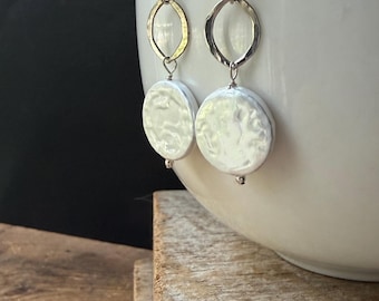 Boucles d'oreilles pendantes en argent sterling et perles : Boucles d'oreilles pendantes en argent sterling et perles