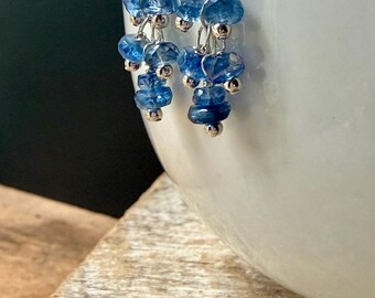 Boucles d'oreilles cascade en kyanite bleue : Boucles d'oreilles en argent sterling et pierre précieuse bleue