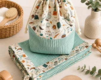 Handgjord blöjväska för baby | Förvaringspåse med dragsko i muslin | Våffelfilt för baby | Present till babyshowern | Barnrumsorganisatör
