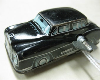 Vintage Tin Litho Japan MB2505 Mercedes Benz Car Wind Up Toy w Key TLC overwound