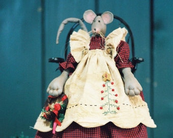 Christmas Mouse - Mailed Cloth Doll Pattern - 19in Christmas Girl Mouse