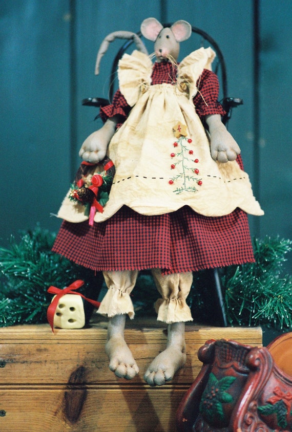 Christmas Mouse - Mailed Cloth Doll Pattern - 19in Christmas Girl Mouse