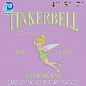 Peut inclure: Écusson brodé représentant Clochette avec le texte "TINKERBELL" au-dessus et "NEVERLAND" en dessous. Le patch mesure environ 10 cm, 13 cm et 18 cm. Le design comprend l'année "1953" et le mot "EST."