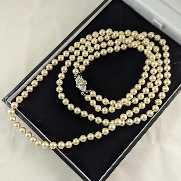 Wavy Faux Pearl Necklace